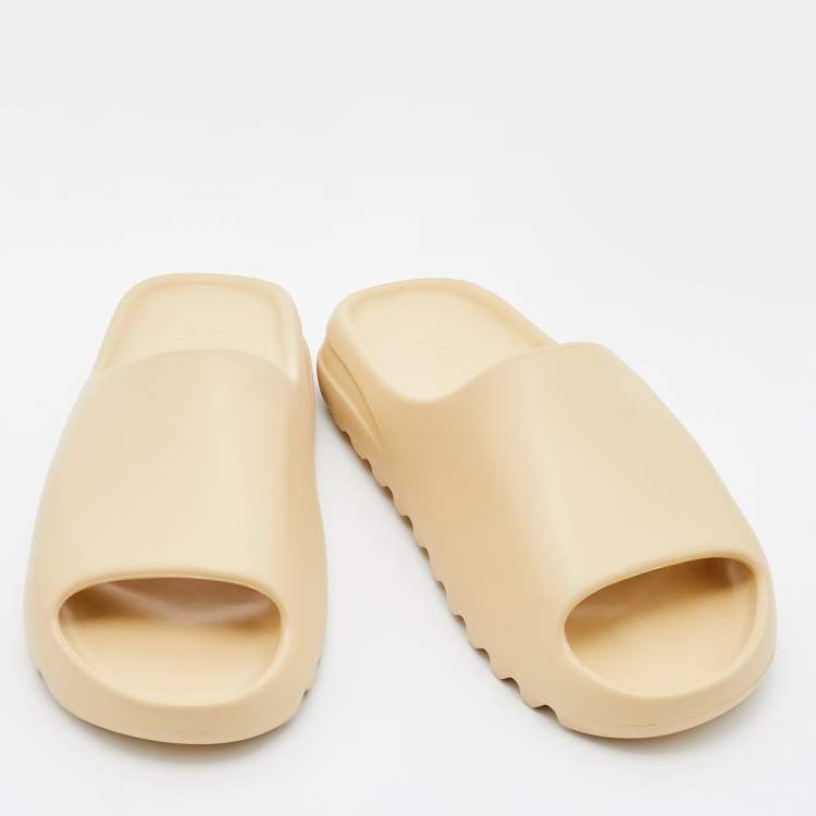 Pre Owned Yeezy x Adidas Beige Rubber Desert Sand Slides Size 48.5