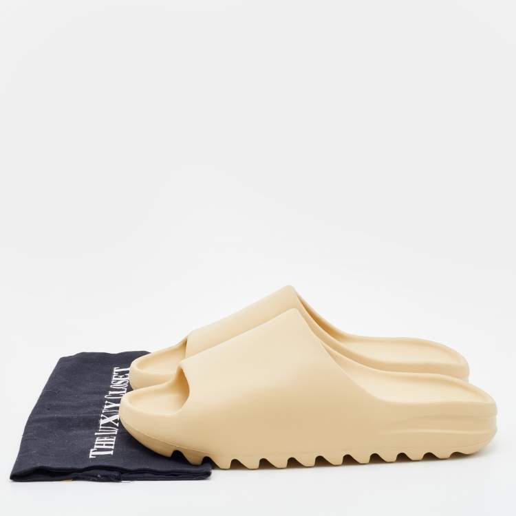 Pre Owned Yeezy x Adidas Beige Rubber Desert Sand Slides Size 48.5