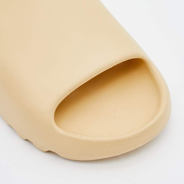 Pre Owned Yeezy x Adidas Beige Rubber Desert Sand Slides Size 48.5