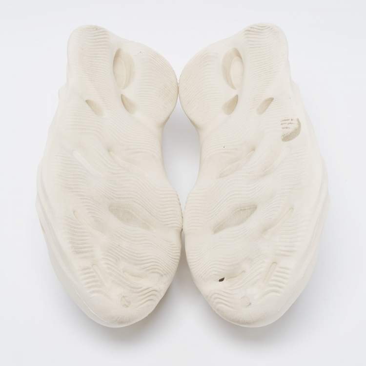 Pre Owned Yeezy x Adidas Cream Foam RNNR Sand Sneakers Size 42 2/3