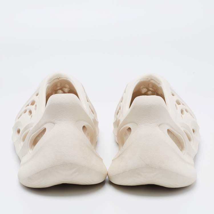 Pre Owned Yeezy x Adidas Cream Foam RNNR Sand Sneakers Size 42 2/3