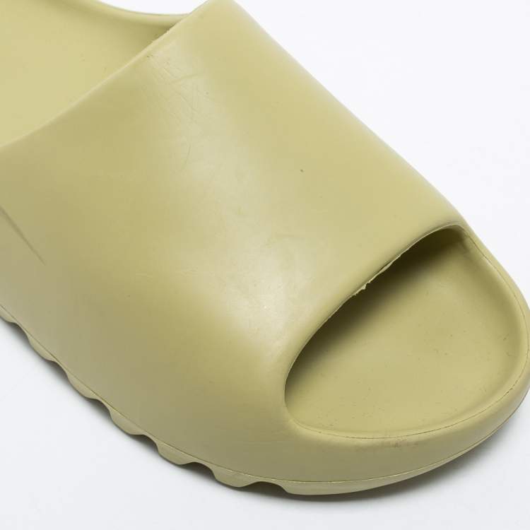 Pre Owned Yeezy x Adidas Light Green Rubber Resin Slides Size 43
