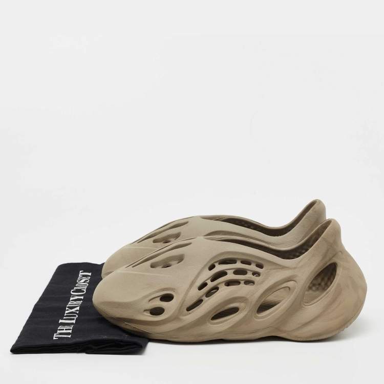 Pre Owned Yeezy x Adidas Brown Rubber Foam RNNR Stone Sage Sneakers Size 43