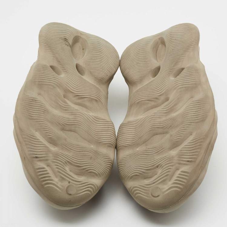 Pre Owned Yeezy x Adidas Brown Rubber Foam RNNR Stone Sage Sneakers Size 43