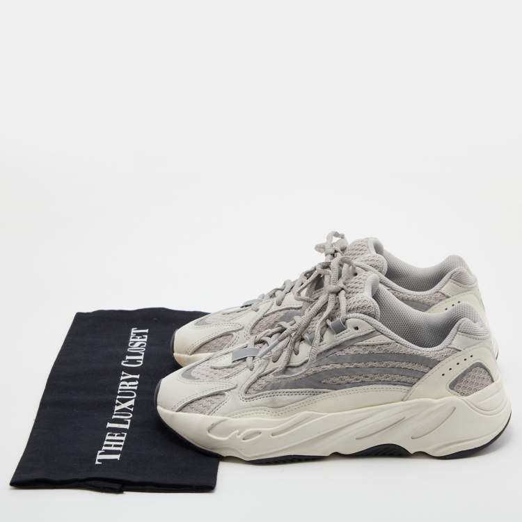 Pre Owned Yeezy x adidas Grey/Off-White Knit Fabric, Nubuck and Leather Boost 700 V2 Static Sneakers Size 40 2/3