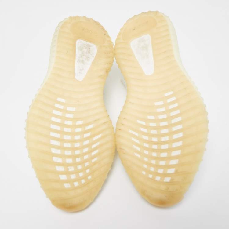 مملو�كة مسبقًا Yeezy x Adidas White Fabric Boost 350 V2 White Sneakers Size 44