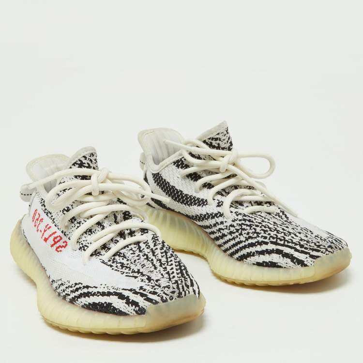 مملوكة مسبقًا Yeezy x Adidas White/Black Knit Fabric Boost 350 V2 Zebra Sneakers Size 39 1/3