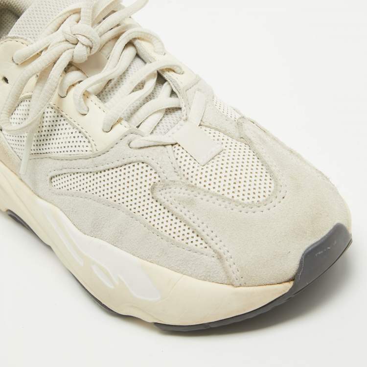 مملوكة مسبقًا Yeezy x Adidas White Mesh and Suede Boost 700 Analog Sneakers Size 37 1/3