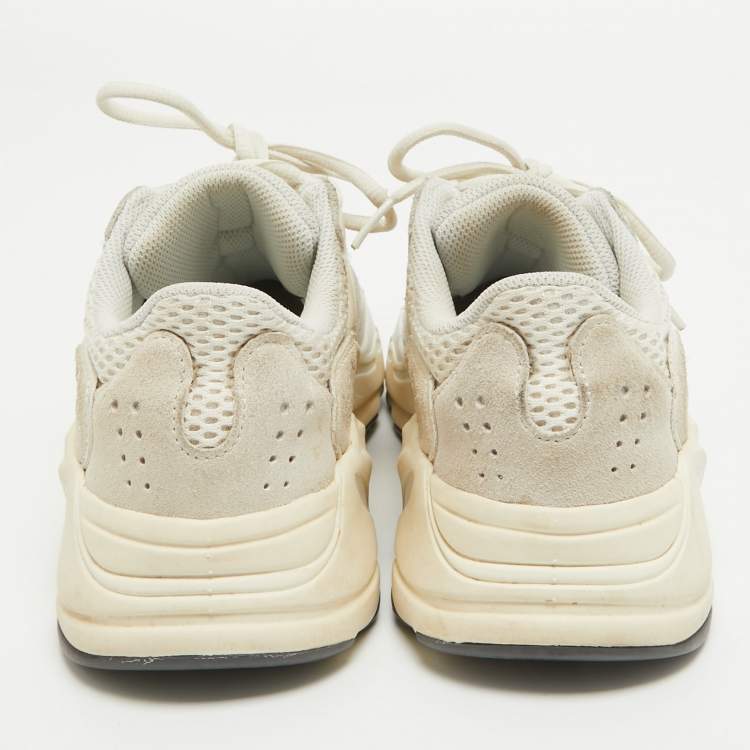 مملوكة مسبقًا Yeezy x Adidas White Mesh and Suede Boost 700 Analog Sneakers Size 37 1/3
