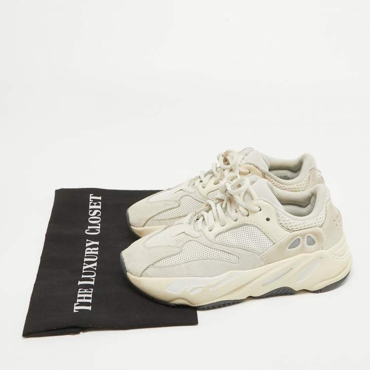 مملوكة مسبقًا Yeezy x Adidas White Mesh and Suede Boost 700 Analog Sneakers Size 37 1/3