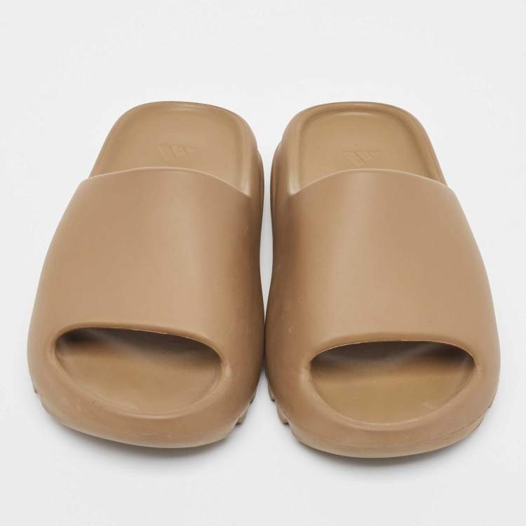 Pre Owned Yeezy x Adidas Brown Rubber Core Slides Size 37