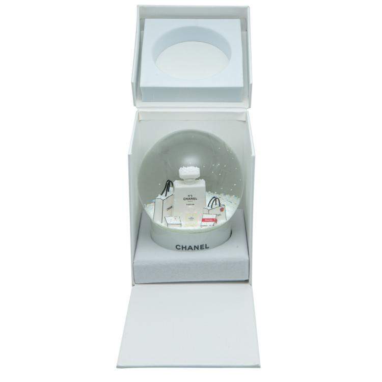 Pre Owned Chanel White Snowball 11 CM