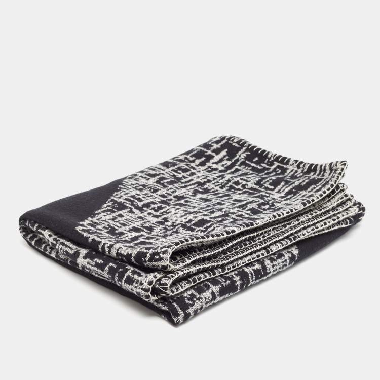Pre Owned Chanel Black/Grey Patterned Lurex Wool Knit Reversible Throw Blanket