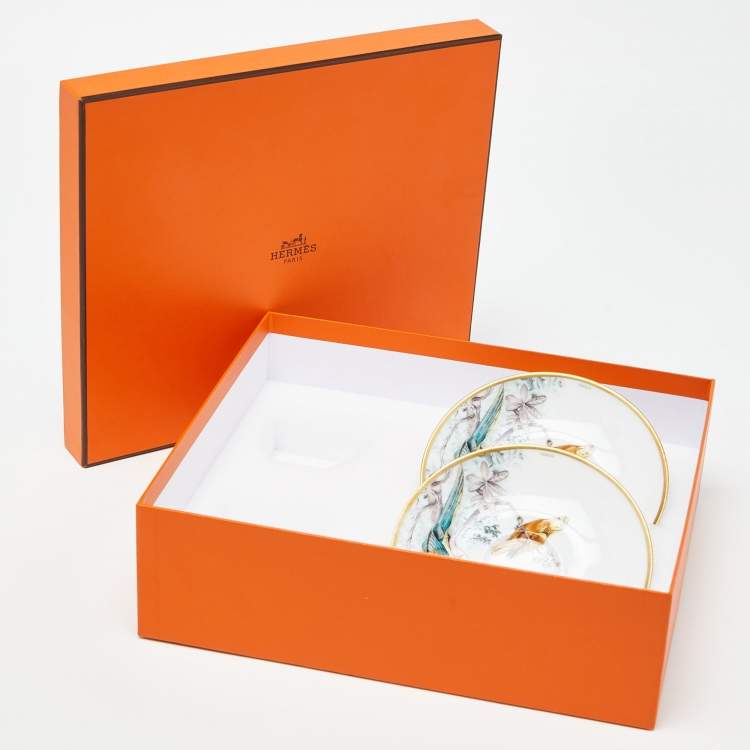 Pre Owned Hermes White Porcelain Carnet d'Equateur 2 Piece Saucer Set