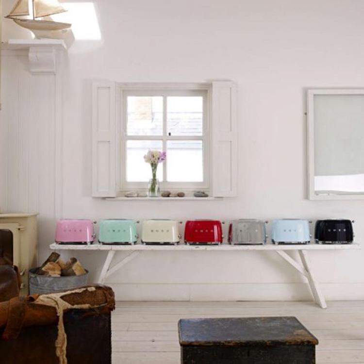Pre Owned Smeg 50's Retro Style Aesthetic 2 Slice Toaster,Red (Available for UAE Customers Only)