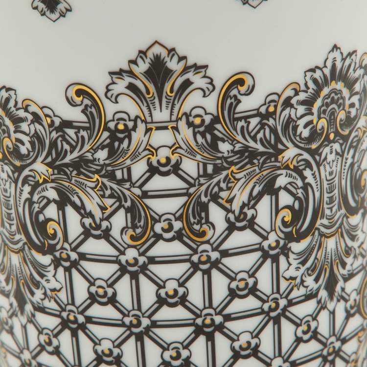 Pre Owned Rosenthal Meets Versace White & Black Margueterie Printed Porcelain Short Vase
