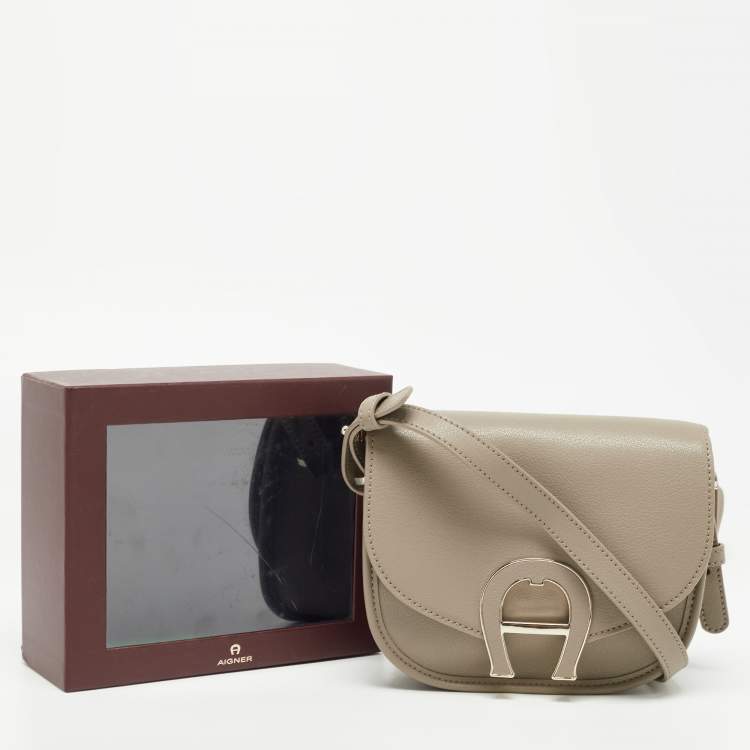 Pre Owned Aigner Beige Leather Logo Flap Shoulder Bag