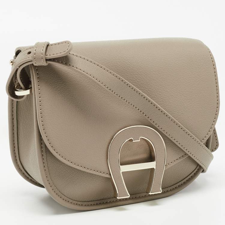 Pre Owned Aigner Beige Leather Logo Flap Shoulder Bag
