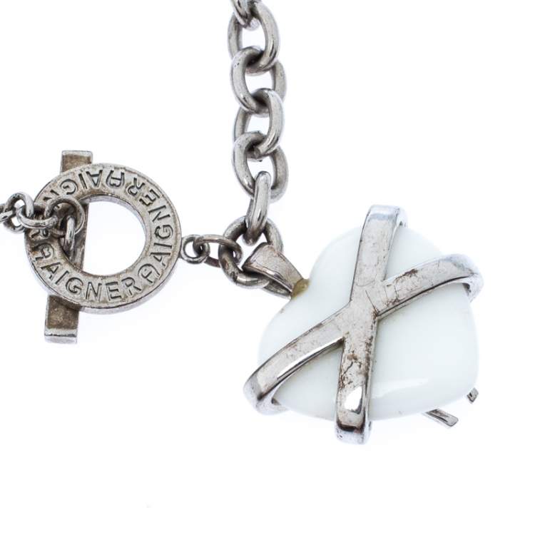 مملوكة مسبقًا Aigner Crystal Resin Heart Charm Silver Tone Toggle Bracelet