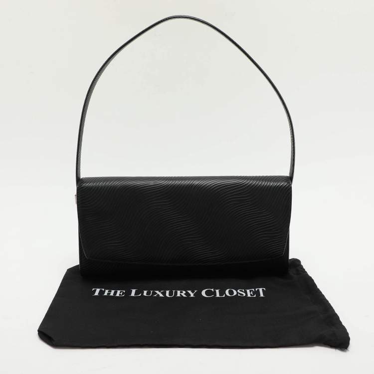Pre Owned Aigner Black Textured Leather Flap Shoulder Bag
