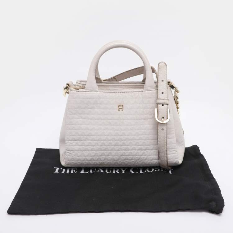 Pre Owned Aigner Off-White Leather Olivia Tote