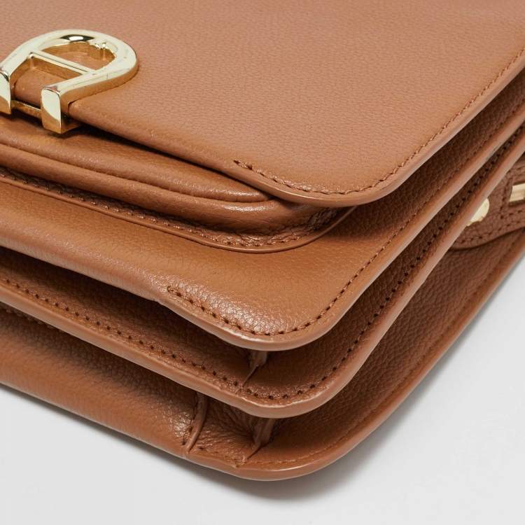 Pre Owned Aigner Brown Leather Ariana S Crossbody Bag