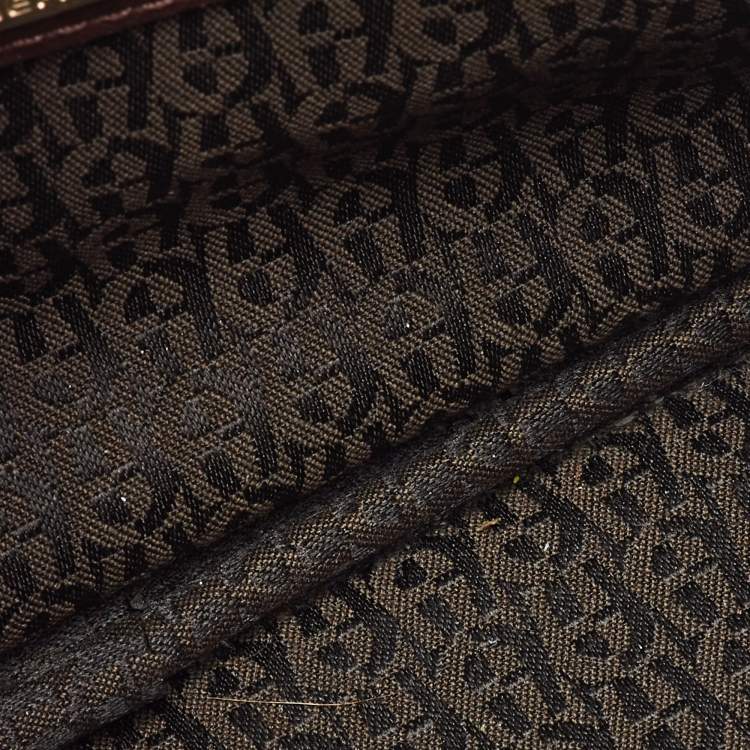 Pre Owned Aigner Burgundy Leather Bombe A Camera Crossbody Bag