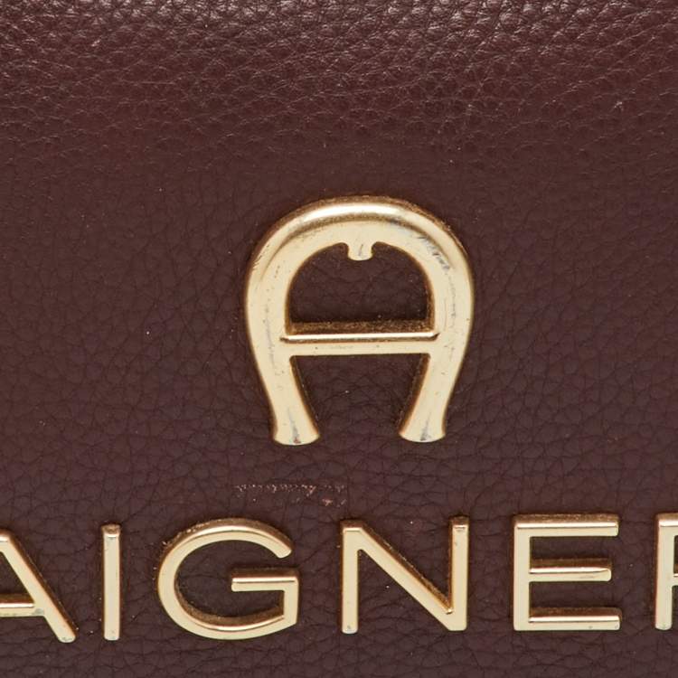 Pre Owned Aigner Burgundy Leather Bombe A Camera Crossbody Bag