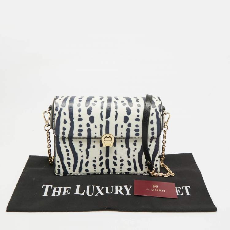 مملوكة مسبقًا Aigner Genoveva Black/White Printed Leather Shoulder Bag