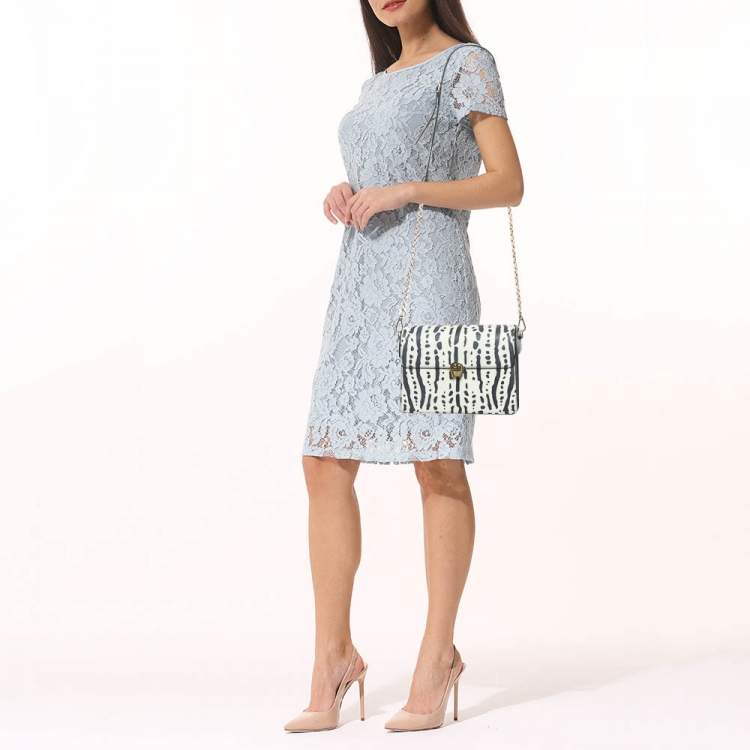 مملوكة مسبقًا Aigner Genoveva Black/White Printed Leather Shoulder Bag