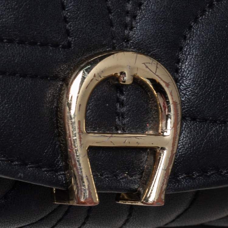 مملوكة مسبقًا Aigner Black Logo Embossed Flap Chain Shoulder Bag