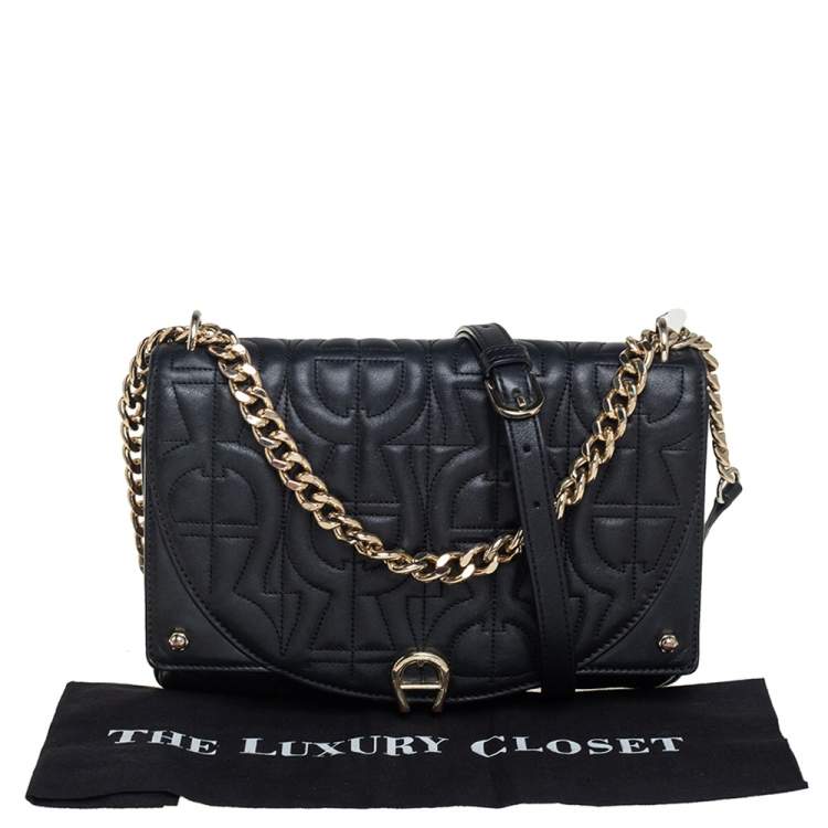 مملوكة مسبقًا Aigner Black Logo Embossed Flap Chain Shoulder Bag