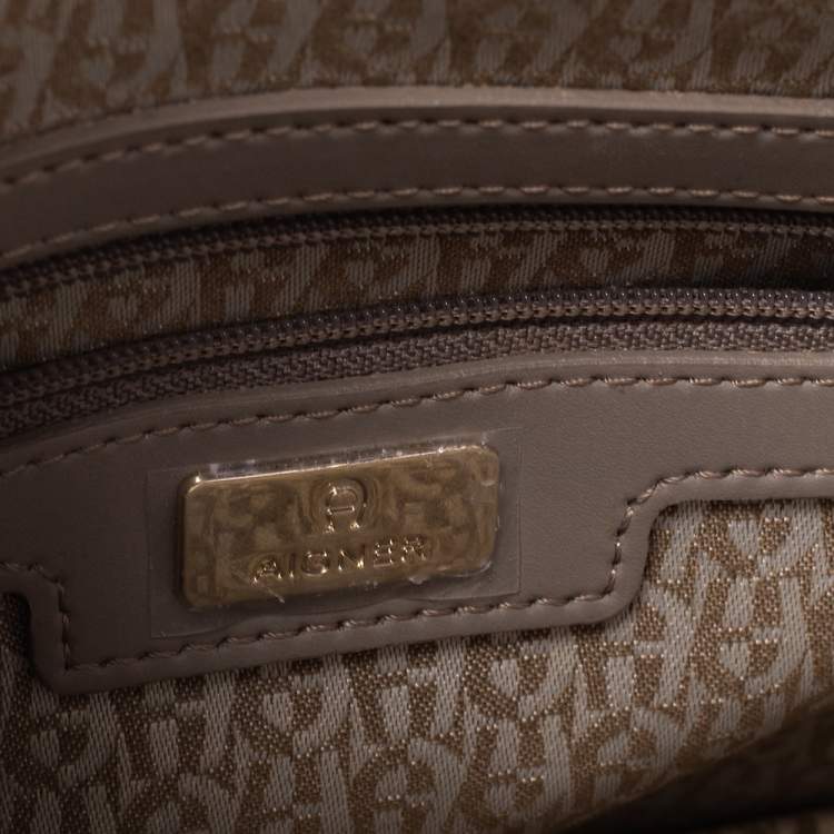 مملوكة مسبقًا Aigner Grey/Turquoise Leather Flap Triple Compartment Shoulder Bag