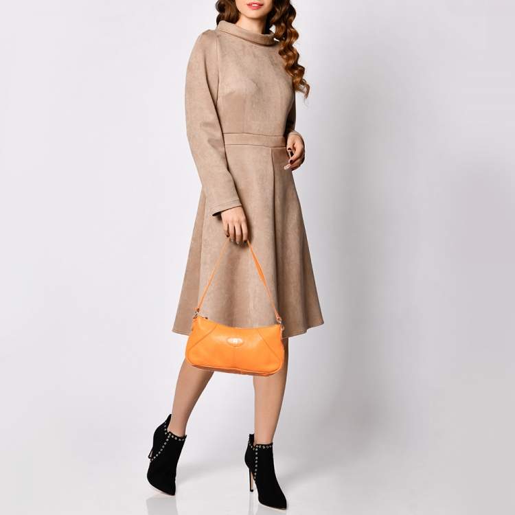 مملوكة مسبقًا Aigner Orange Leather Shoulder Bag