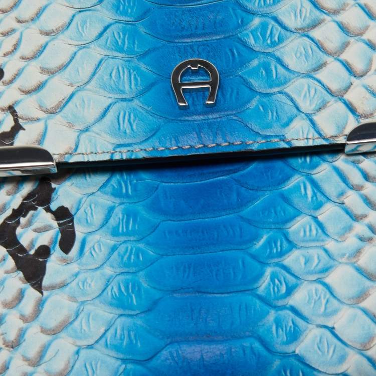 مملوكة مسبقًا Aigner Blue Python Embossed Leather Compact Wallet
