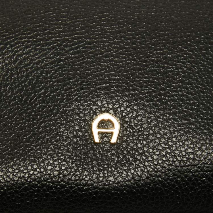 Pre Owned Aigner Black Leather Zip Crossbody Bag