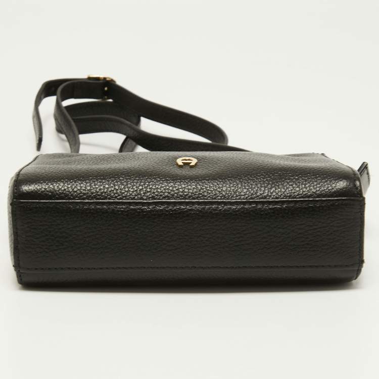 Pre Owned Aigner Black Leather Zip Crossbody Bag