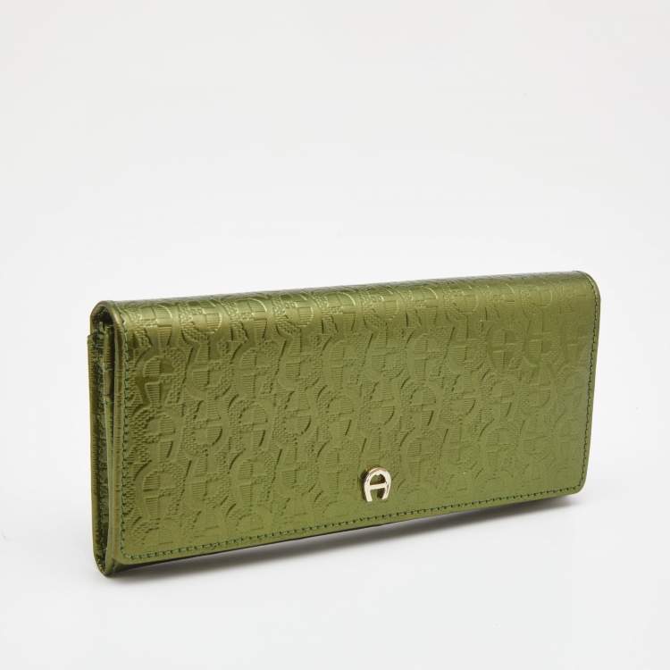 Pre Owned Aigner Meadow Green Logo Embossed Patent Leather Continental Flap Wallet 