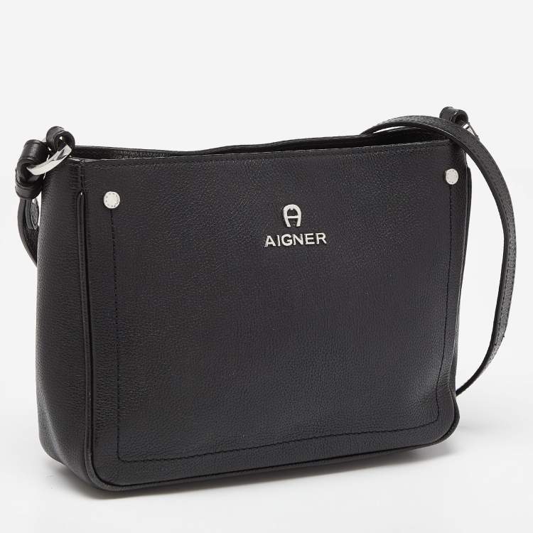Pre Owned Aigner Black Leather Zip Crossbody Bag