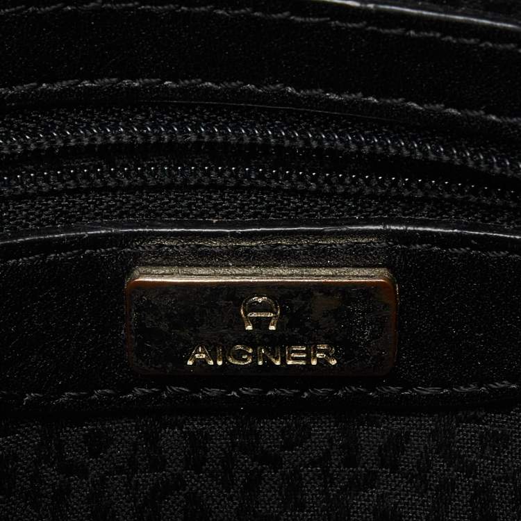 Pre Owned Aigner Black Textured Leather Cavallina Crossbody Bag