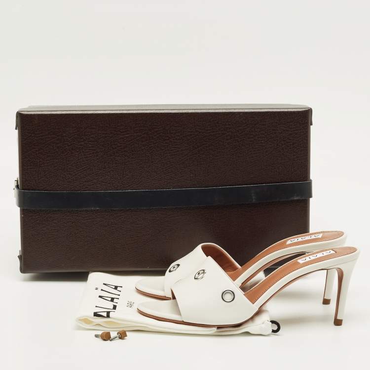 Pre Owned Alaia Oeillets Size 37 White Leather Slide Sandals