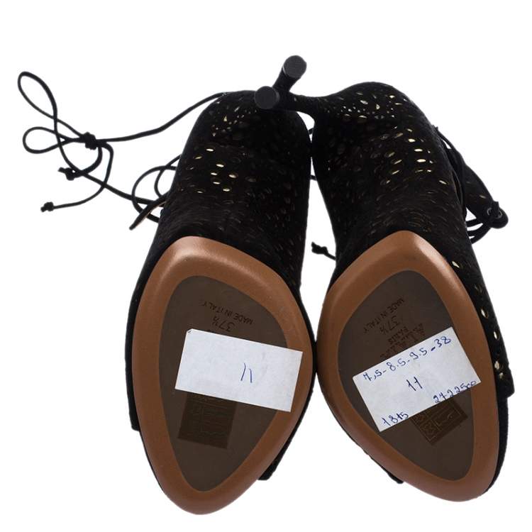 مملوكة مسبقًا Alaia Black Laser Cut Suede And Metallic Gold Leather Gladiator Boot Sandals Size 37.5