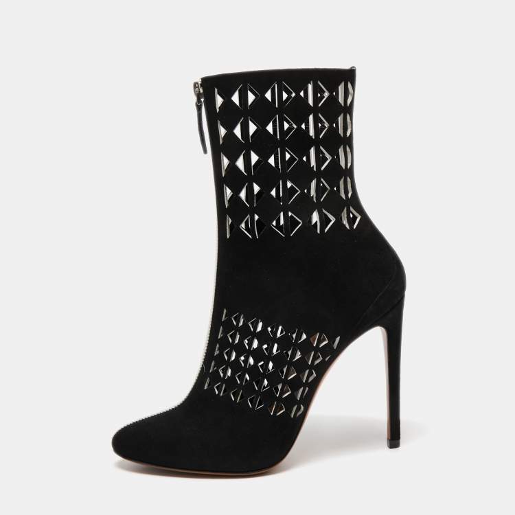 مملوكة مسبقًا Alaia Black Suede Cutout Front Zip Ankle Boots Size 38.5