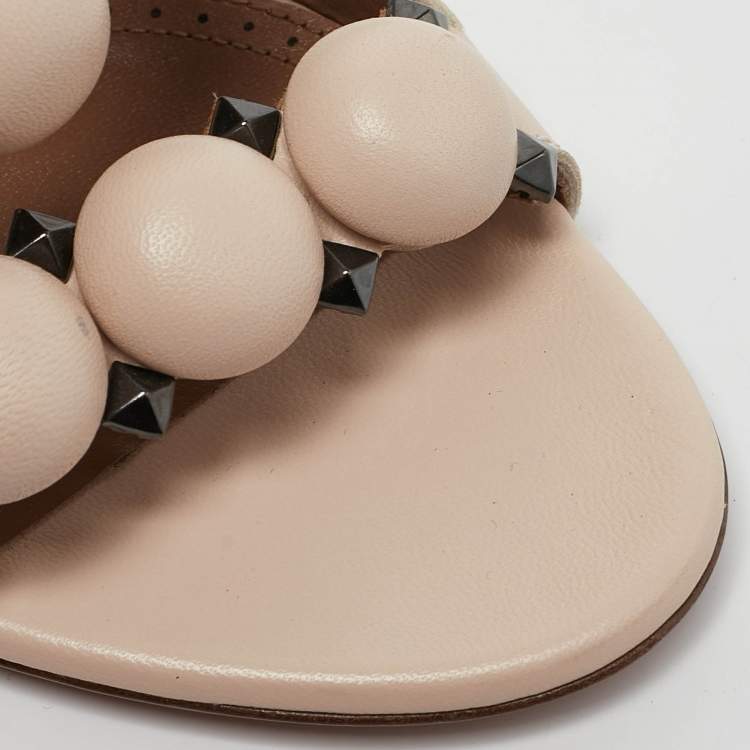 مملوكة مسبقًا Alaia Light Beige Leather Studded Bombe Slide Sandals Size 37