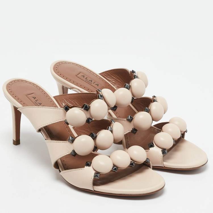 مملوكة مسبقًا Alaia Light Beige Leather Studded Bombe Slide Sandals Size 37