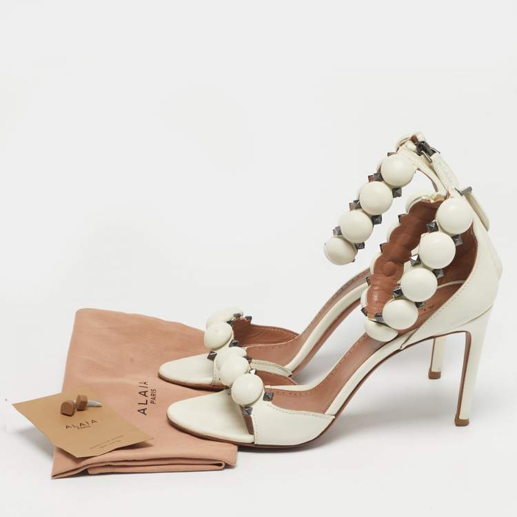 Pre Owned Alaia Bombe Size 38 Cream Patent Leather Ankle Strap Sandals