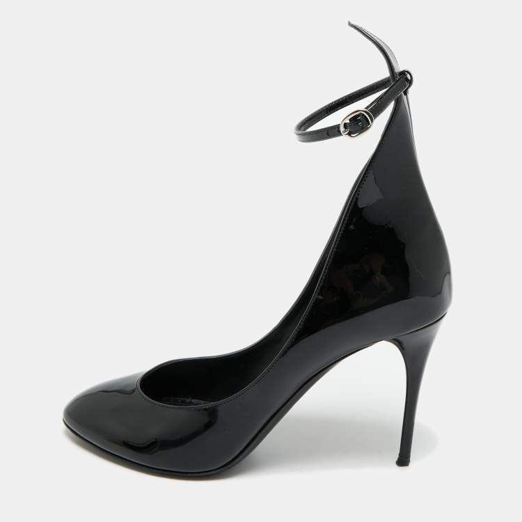 مملوكة مسبقًا Alaia Size 39 Black Patent Leather Ankle Strap  Pumps