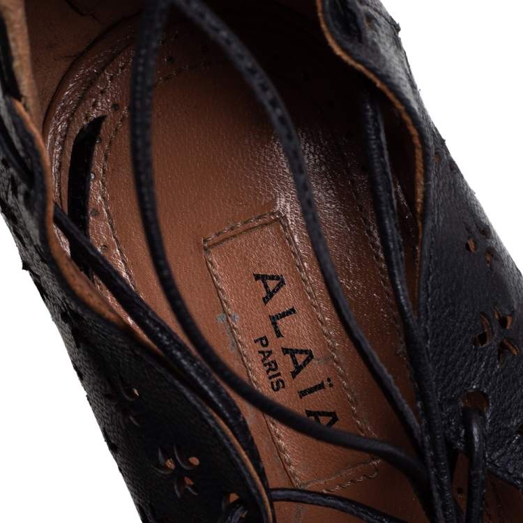 مملوكة مسبقًا Alaia Black Laser Cut Leather Gladiator Ankle Wrap Sandals Size 37