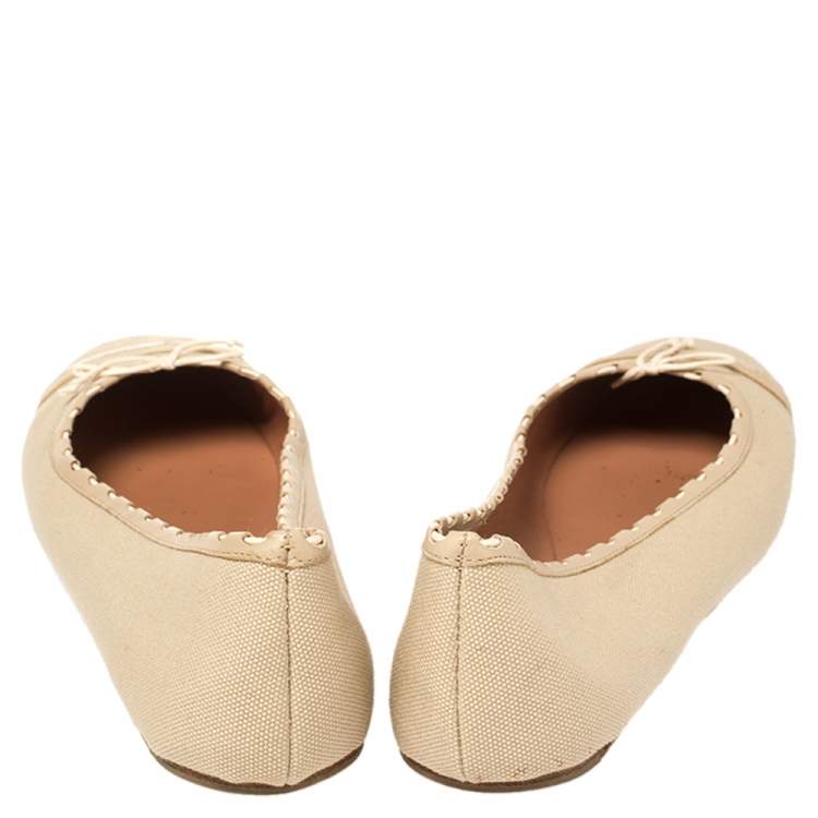 مملوكة مسبقًا Alaia Beige Canvas And Leather Bow Ballet Flats Size 40
