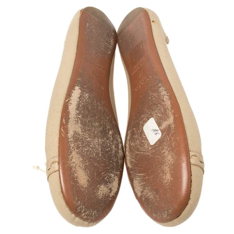 مملوكة مسبقًا Alaia Beige Canvas And Leather Bow Ballet Flats Size 40